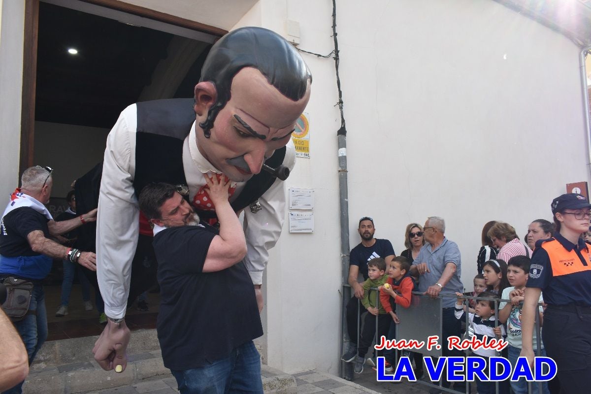 Imágenes del primer pasacalles de Gigantes y Cabezudos en Caravaca de la Cruz