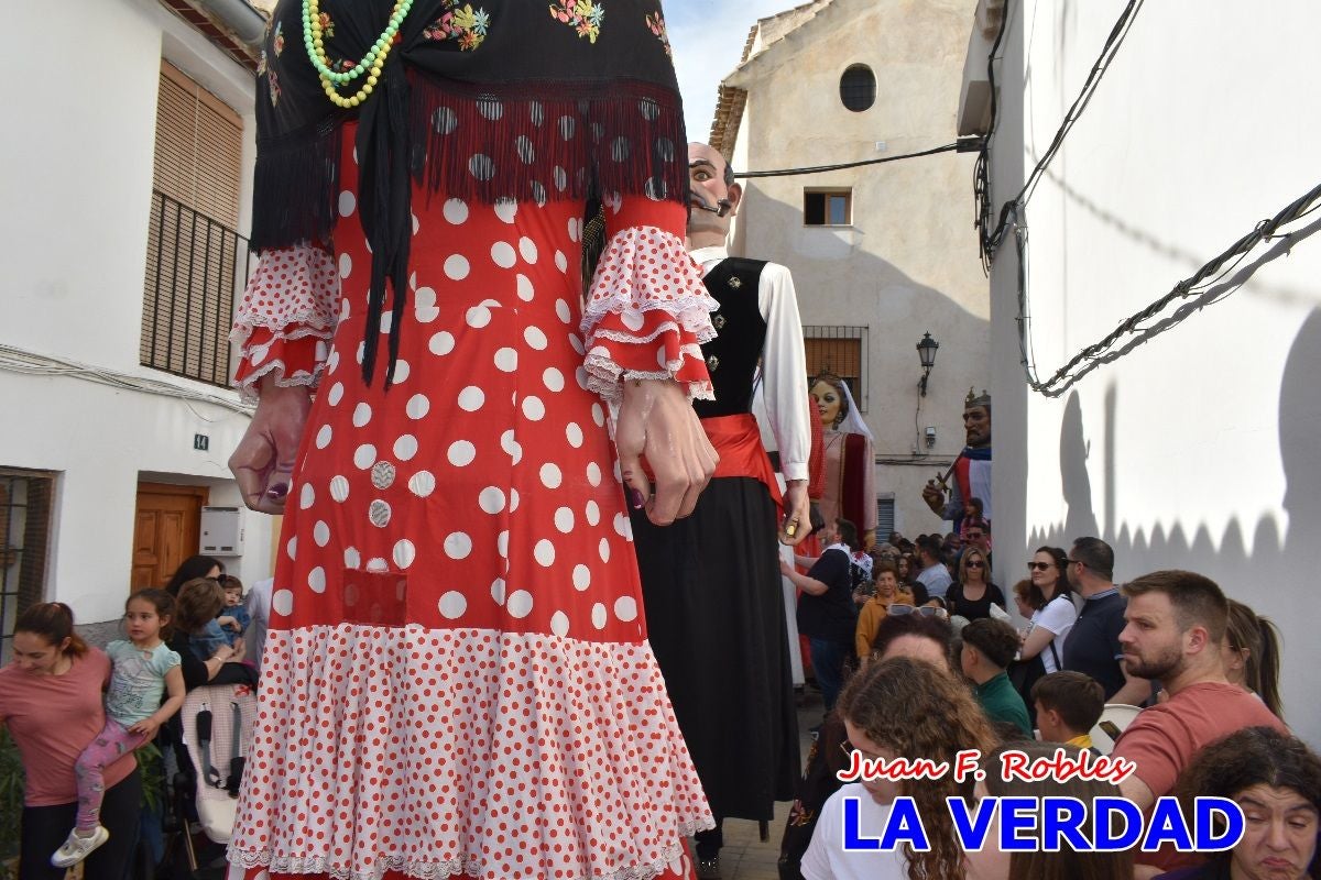 Imágenes del primer pasacalles de Gigantes y Cabezudos en Caravaca de la Cruz
