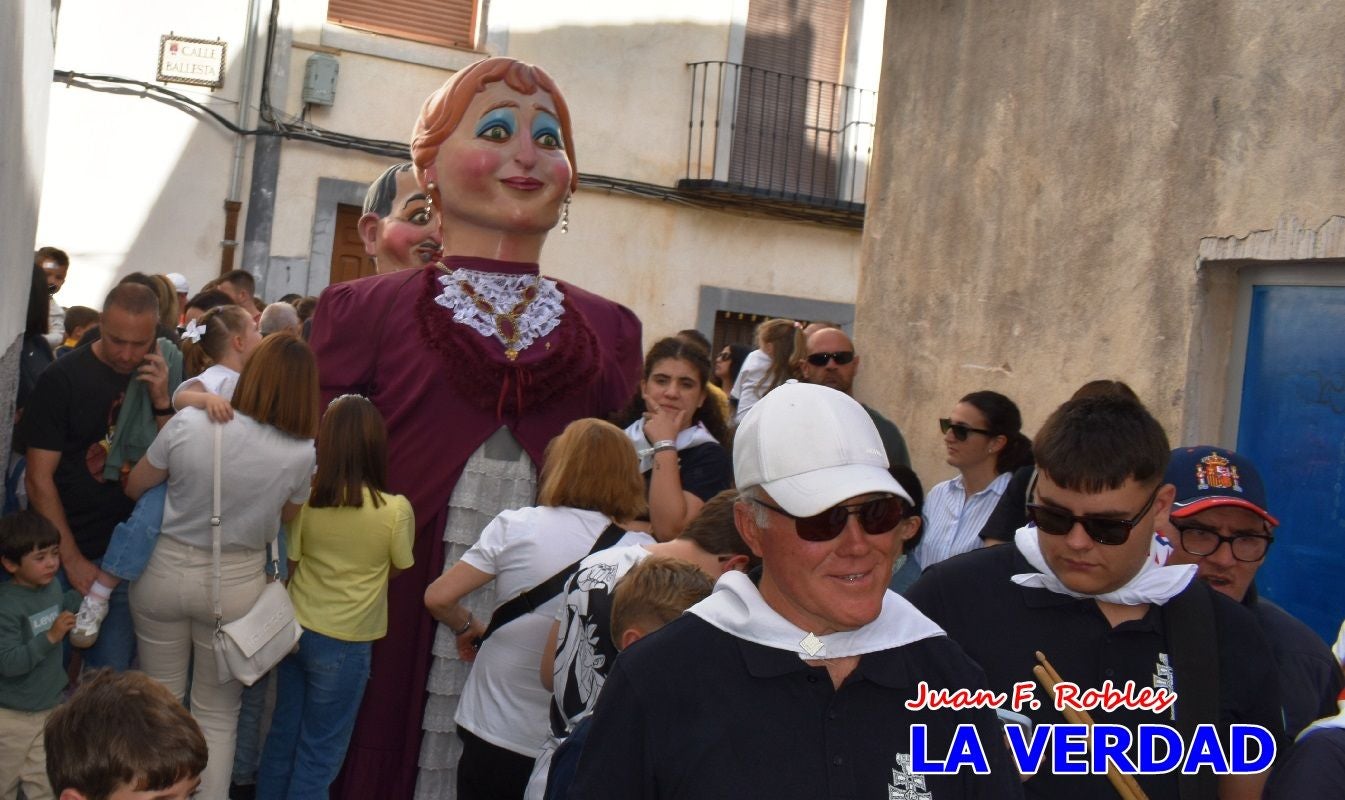 Imágenes del primer pasacalles de Gigantes y Cabezudos en Caravaca de la Cruz