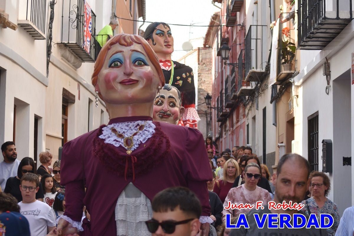 Imágenes del primer pasacalles de Gigantes y Cabezudos en Caravaca de la Cruz