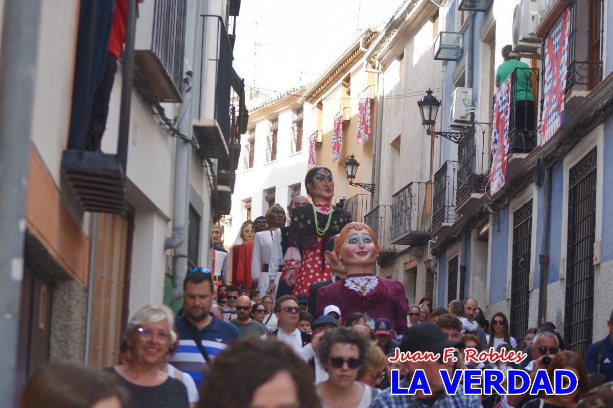 Imágenes del primer pasacalles de Gigantes y Cabezudos en Caravaca de la Cruz