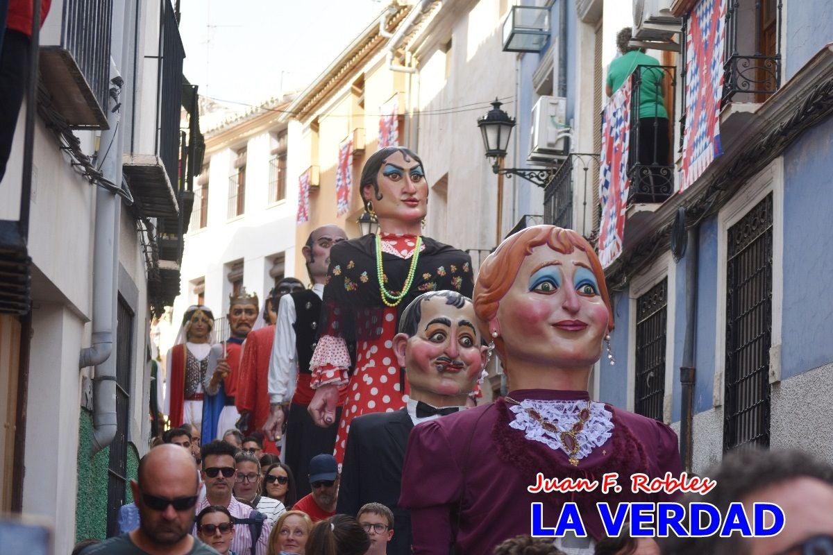 Imágenes del primer pasacalles de Gigantes y Cabezudos en Caravaca de la Cruz