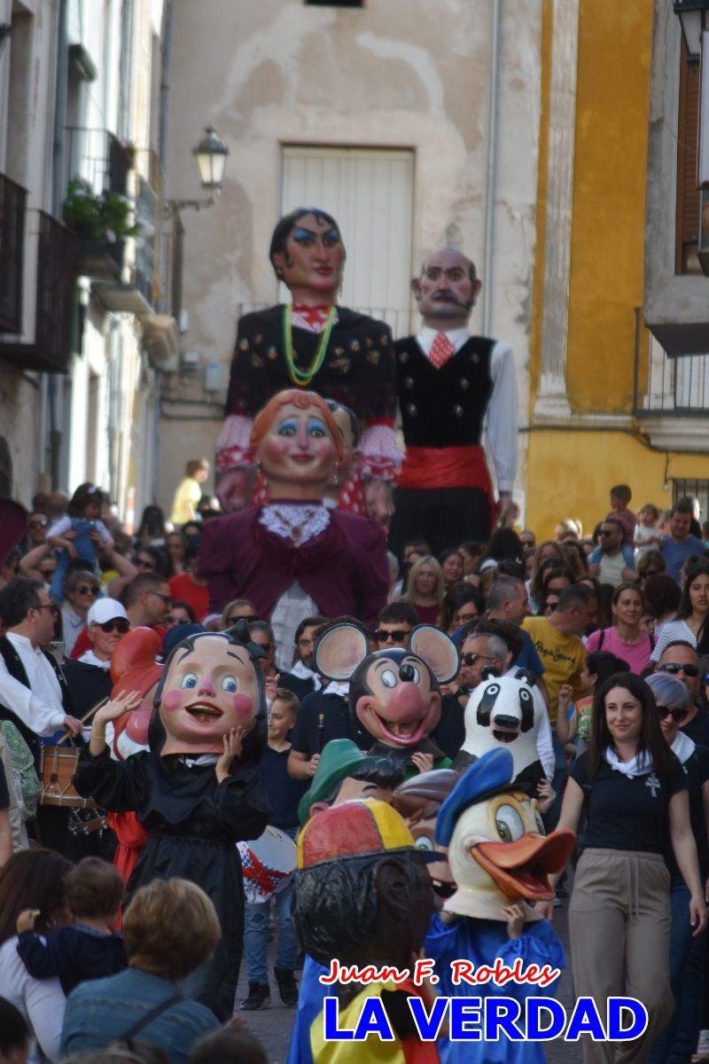 Imágenes del primer pasacalles de Gigantes y Cabezudos en Caravaca de la Cruz