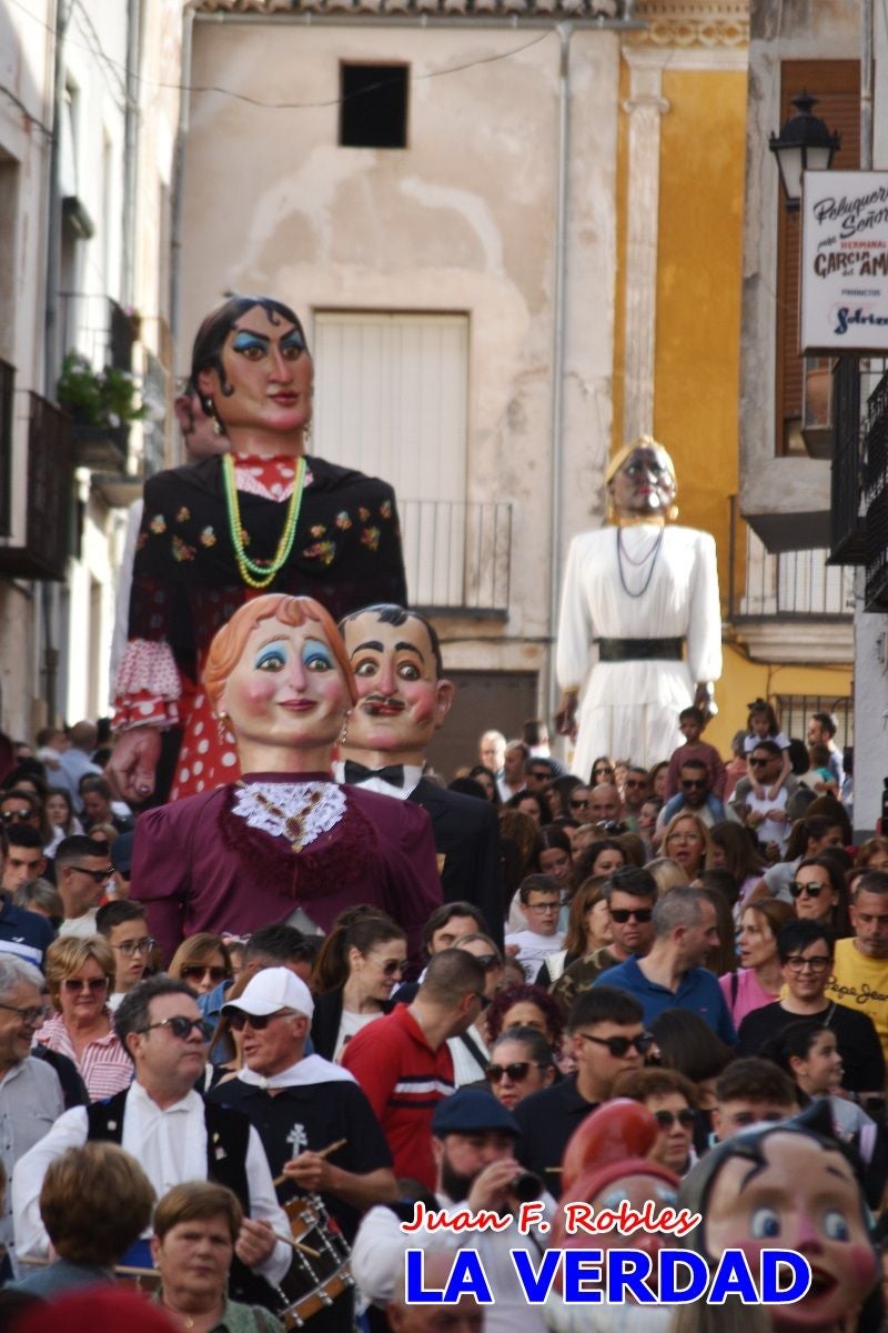 Imágenes del primer pasacalles de Gigantes y Cabezudos en Caravaca de la Cruz