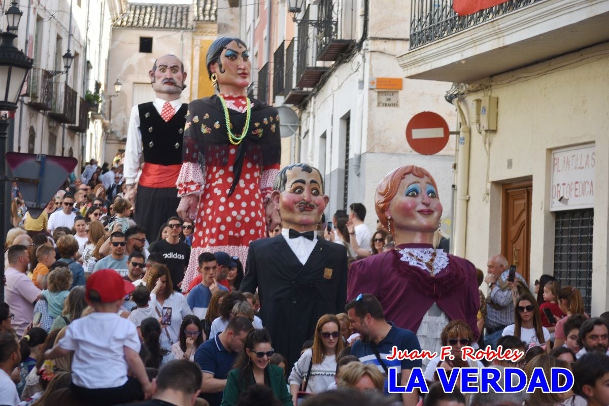 Imágenes del primer pasacalles de Gigantes y Cabezudos en Caravaca de la Cruz