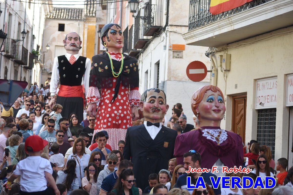 Imágenes del primer pasacalles de Gigantes y Cabezudos en Caravaca de la Cruz