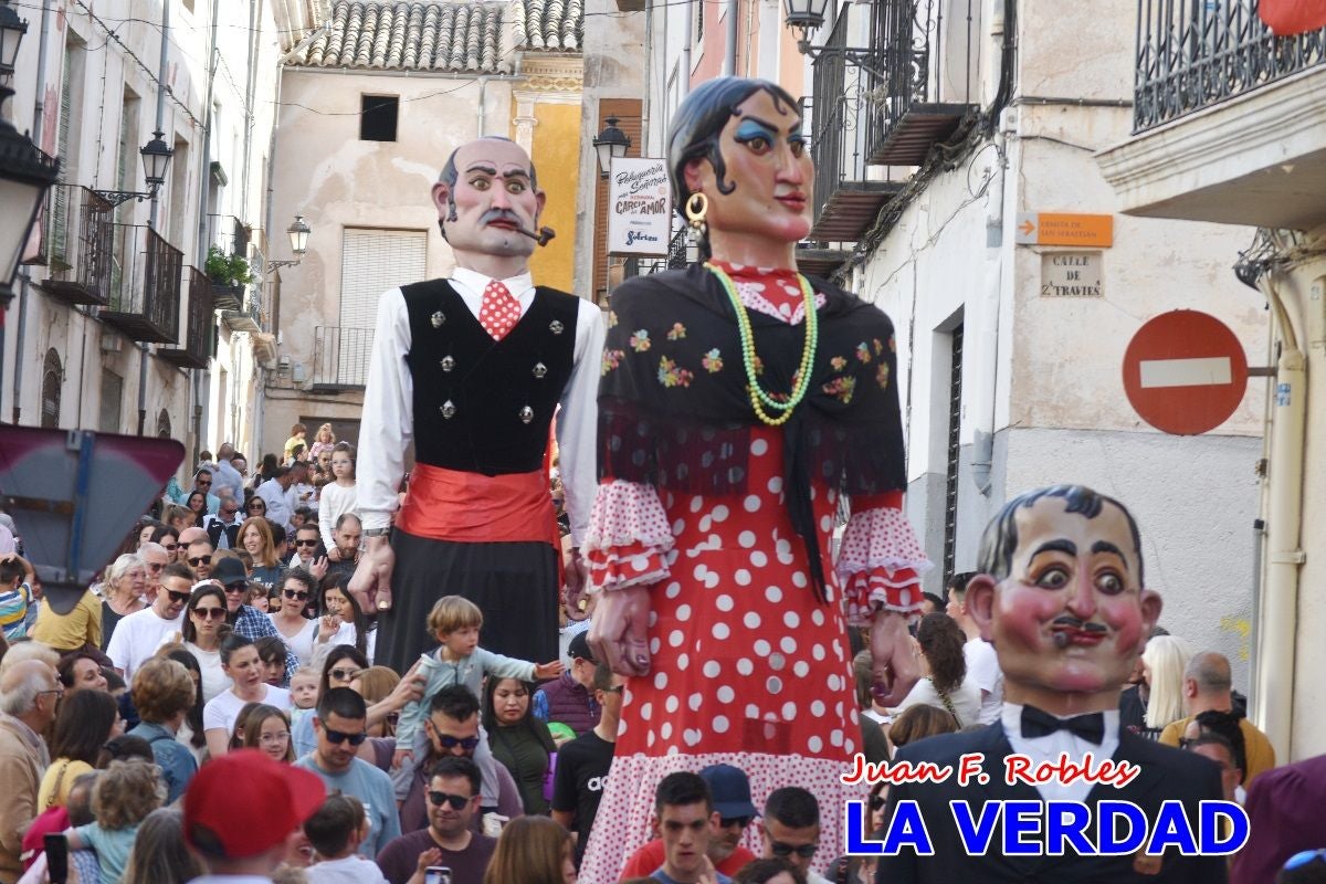 Imágenes del primer pasacalles de Gigantes y Cabezudos en Caravaca de la Cruz