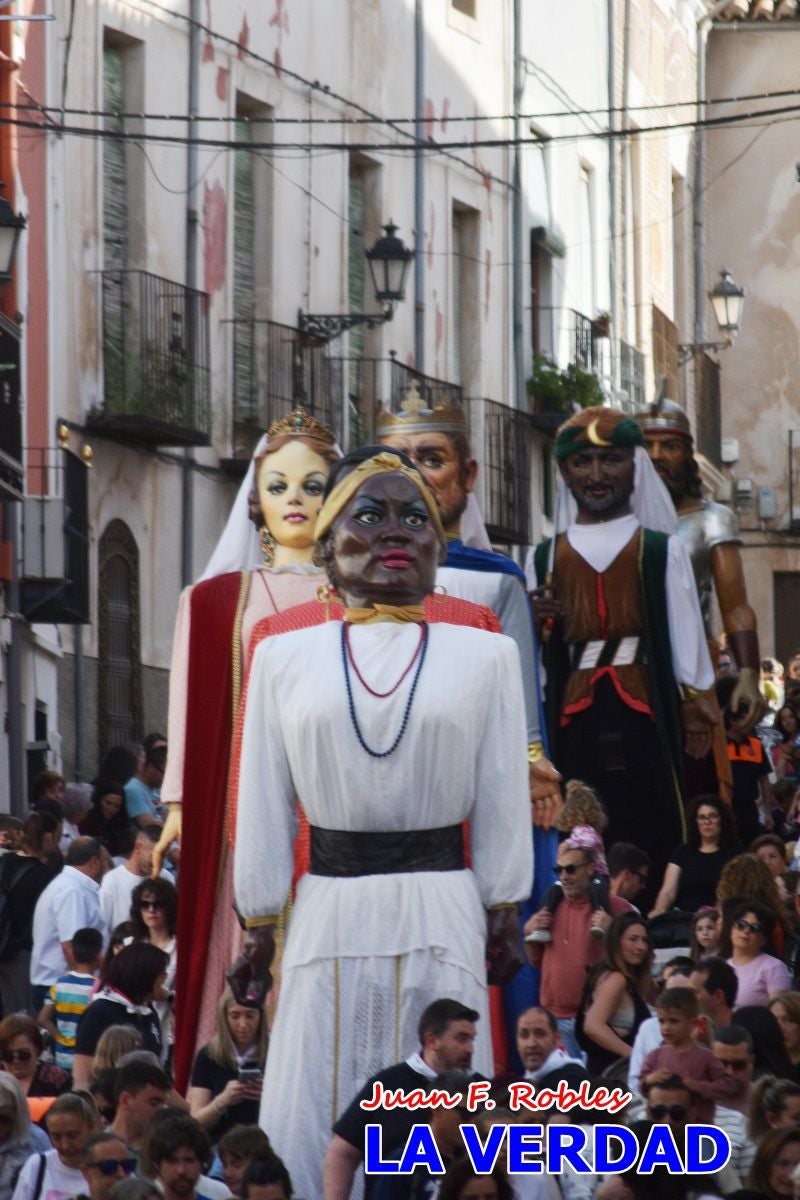 Imágenes del primer pasacalles de Gigantes y Cabezudos en Caravaca de la Cruz