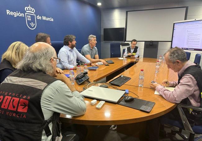 El presidente de la Comunidad, Fernando López Miras, preside el comité de crisis por el apagón en el Centro de Coordinación de Emergencias.