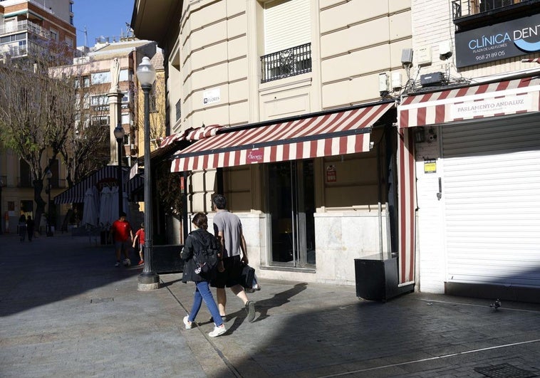 Locales cerrados en el centro de Murcia durante el apagón.