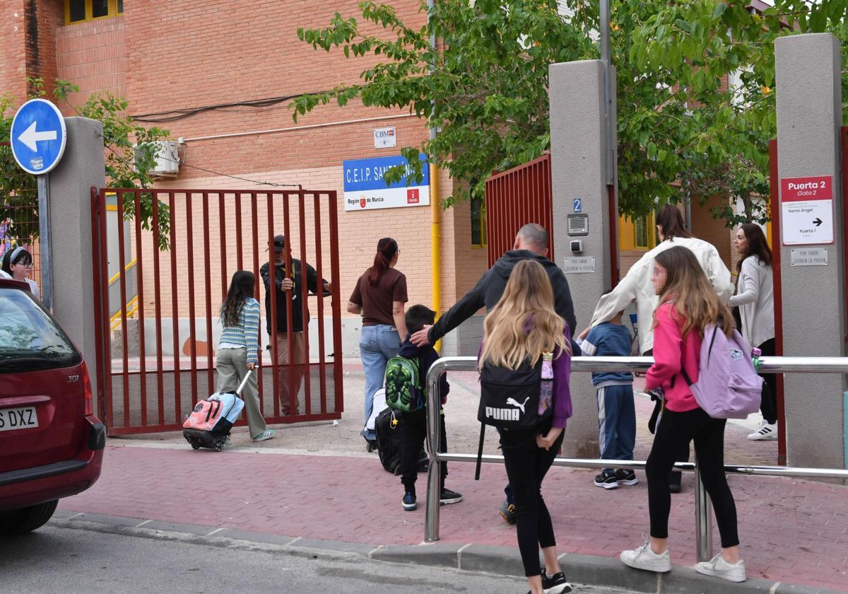 Los colegios de la región de murcia abren con normalidad tras el gran apagón | la verdad