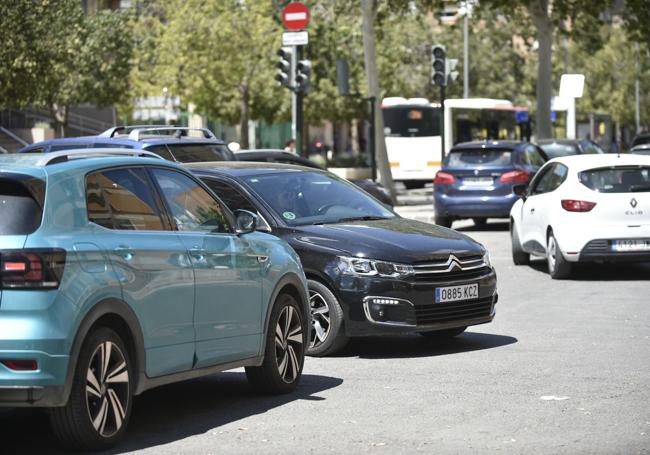 Situación peligrosa en un cruce del casco urbano ante la falta de funcionamiento de los semáforos
