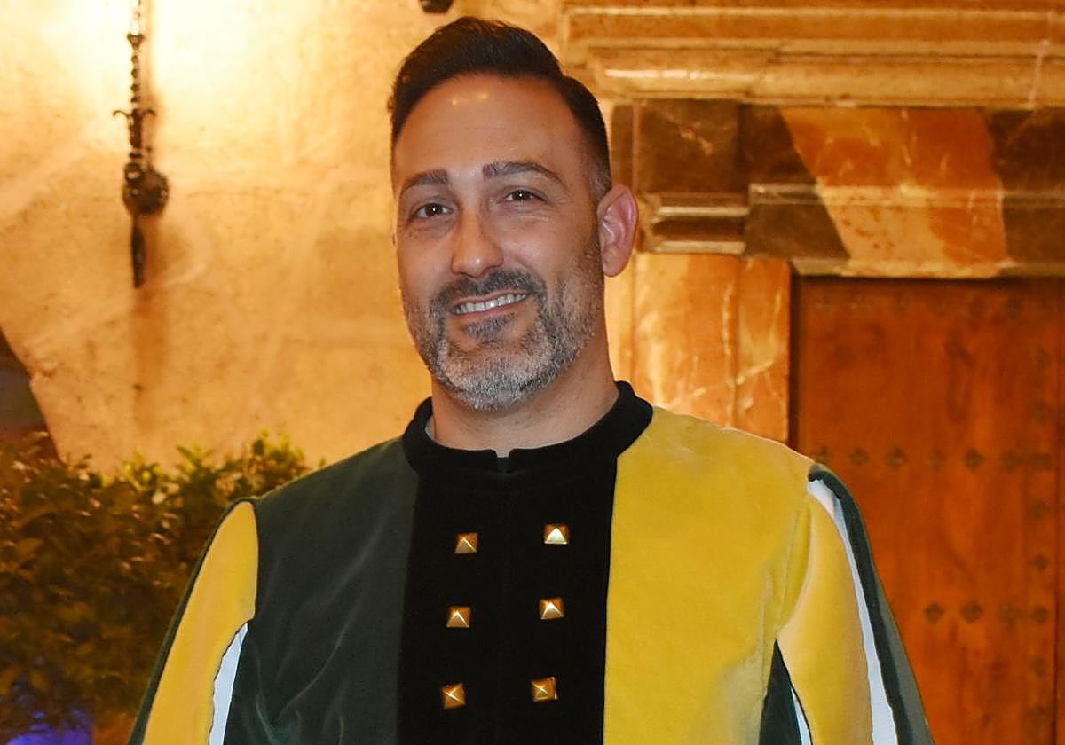 Joaquín Zaplana en la plaza del Arco junto al Ayuntamiento.