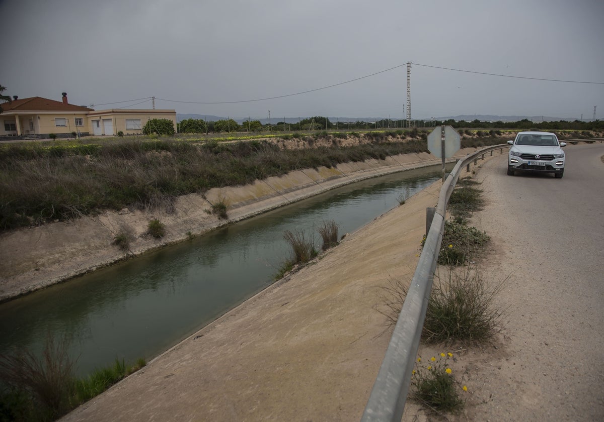 Canal del postrasvase Tajo-Segura, a su paso por la diputación cartagenera de El Albujón.
