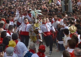 El caballo de la peña Azahara durante la carrera por la Cuesta del Castillo.