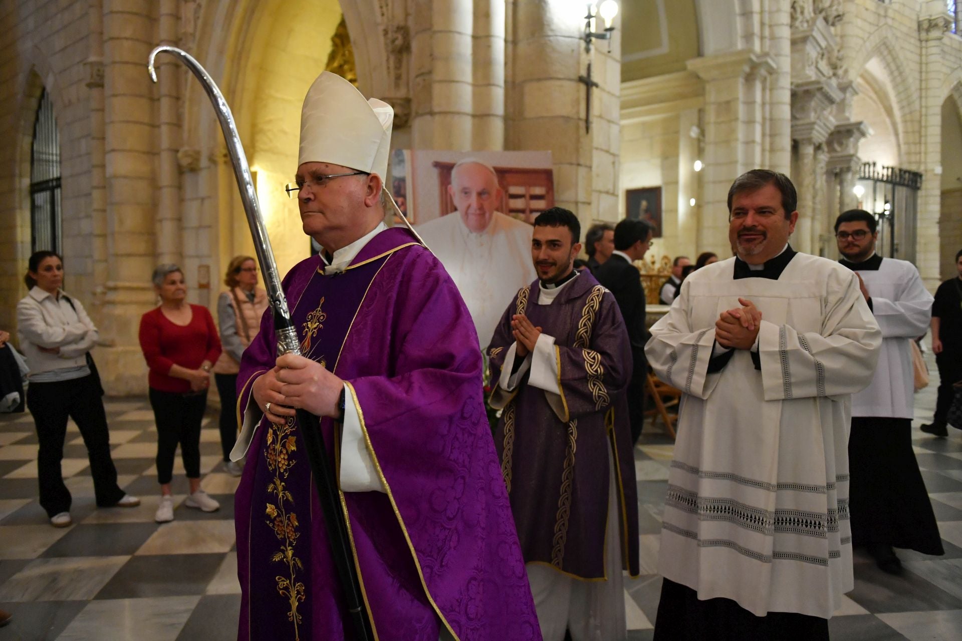 Murcia despide al Papa en la Catedral, en imágenes