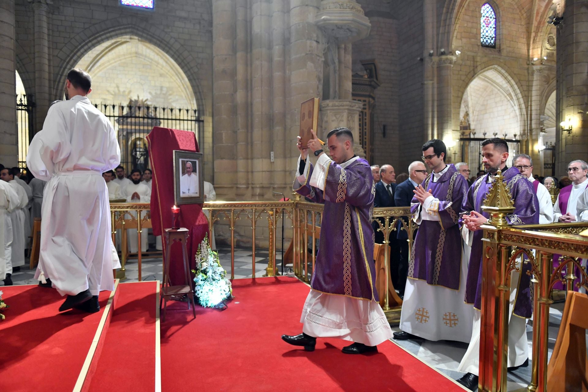 Murcia despide al Papa en la Catedral, en imágenes