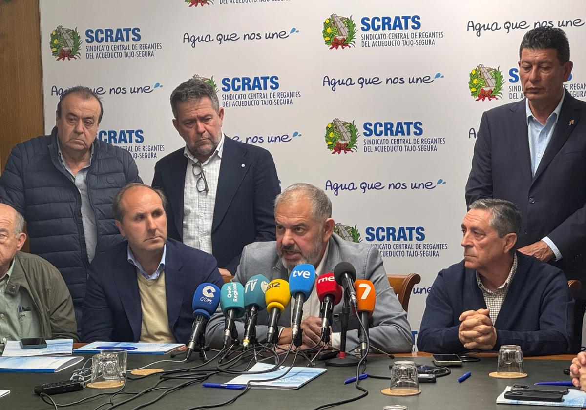 Los regantes acusan a Sánchez de cumplir su amenaza de acabar con el Trasvase