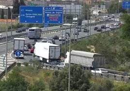 Tráfico lento en el enlace de la autovía A-30 con la A-7, a la altura de Murcia, este sábado.