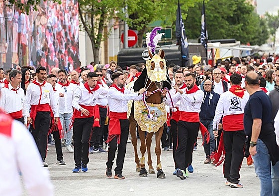 La jornada de la carrera de los Caballos del Vino, en imágenes