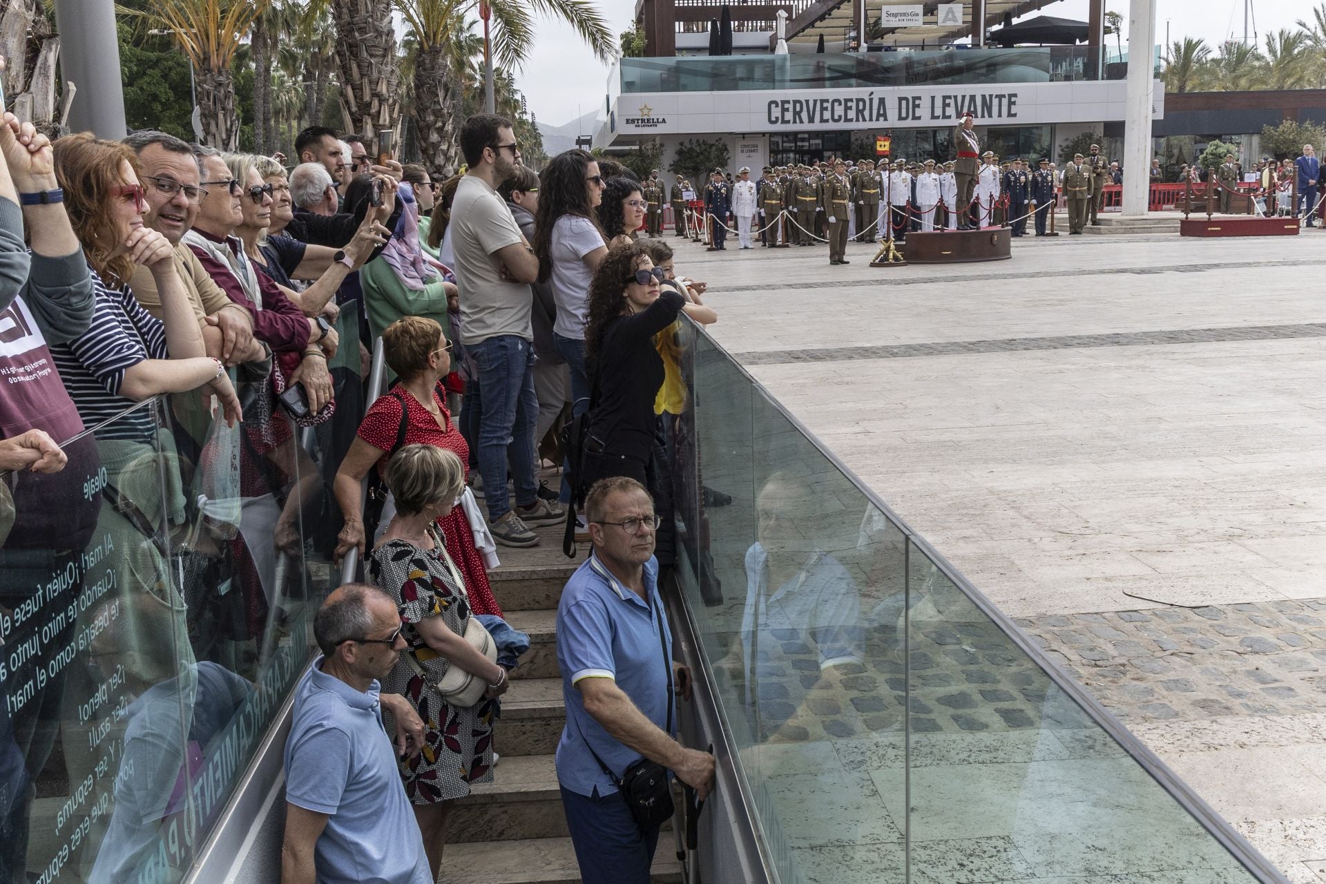 El acto del Regimiento de Artillería Antiaérea, celebrado por el Dos de Mayo en Cartagena, en imágenes