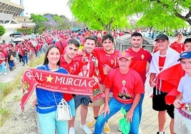 Aficionados granas en Alicante en mayo de 2022.