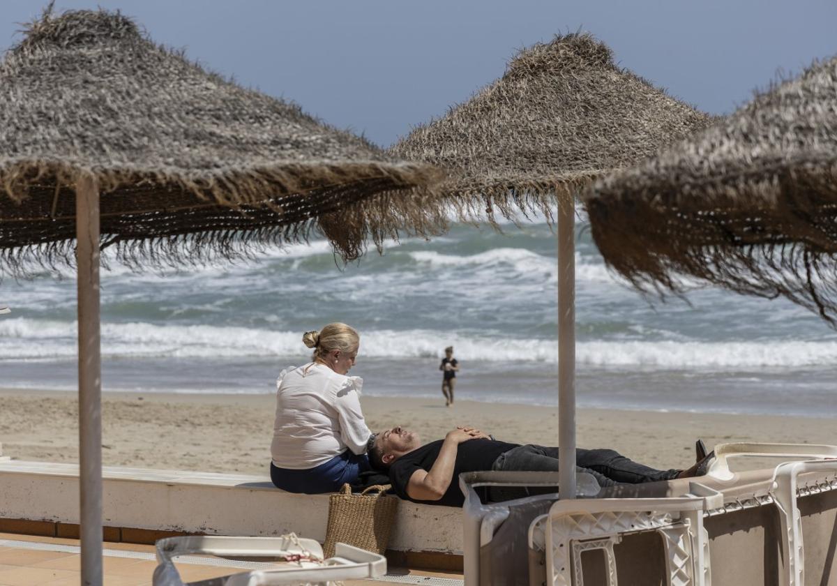 Los hoteles de la región de murcia atraen a casi 5. 000 viajeros más en el inicio del año, sin el cliente de semana santa | la verdad