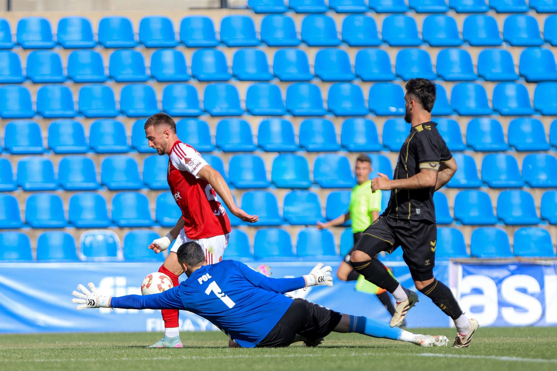Las imágenes del partido entre el Intercity y el Real Murcia