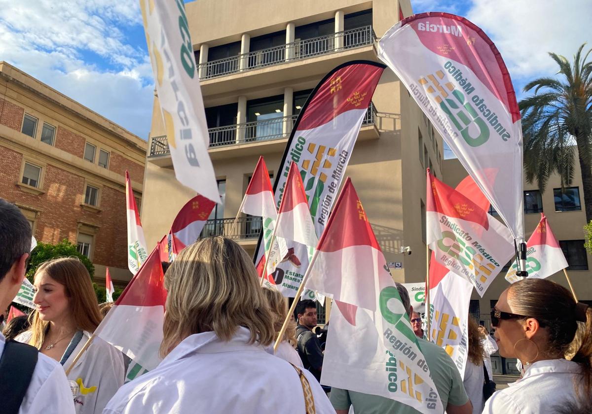En imágenes, la manifestación de médicos contra el Estatuto Marco