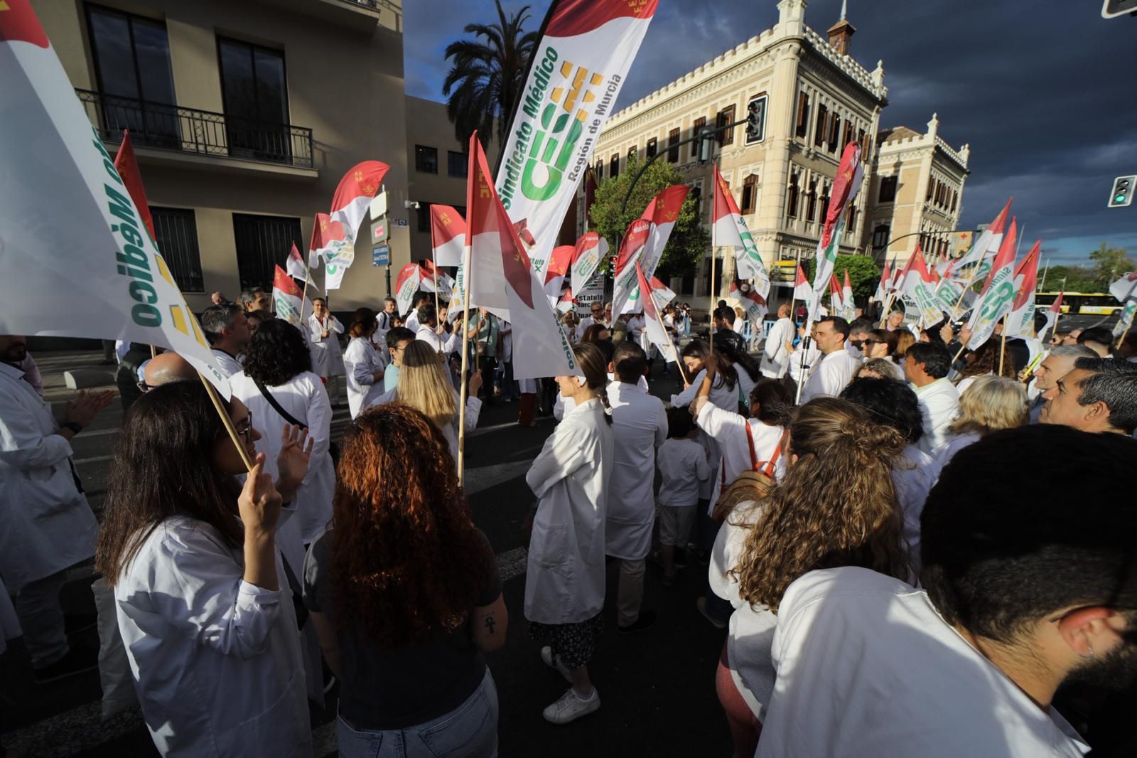 En imágenes, la manifestación de médicos contra el Estatuto Marco