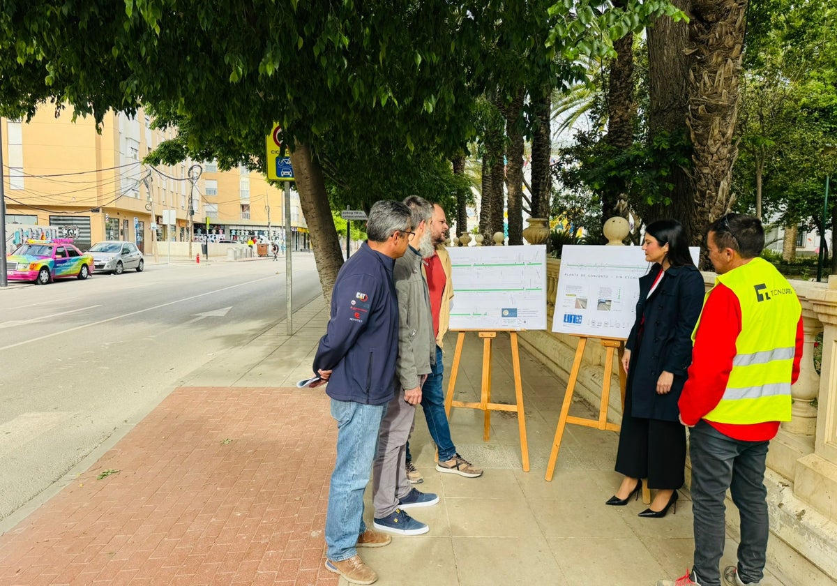 Arrancan las obras para crear un carril bici en la avenida Fuerzas Armadas de Lorca