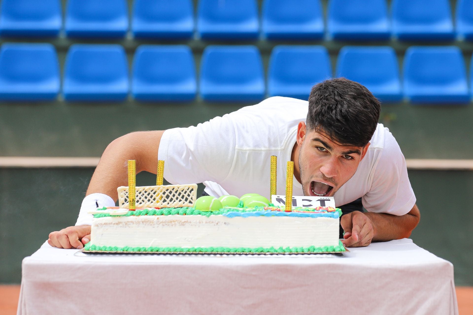 Carlos Alcaraz sopla las velas en Murcia