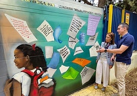 Uno de los dos murales contra el acoso escolar.