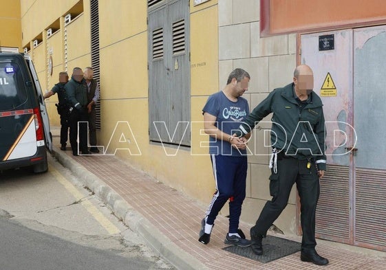 Los detenidos son llevados a los juzgados de Totana este miércoles.