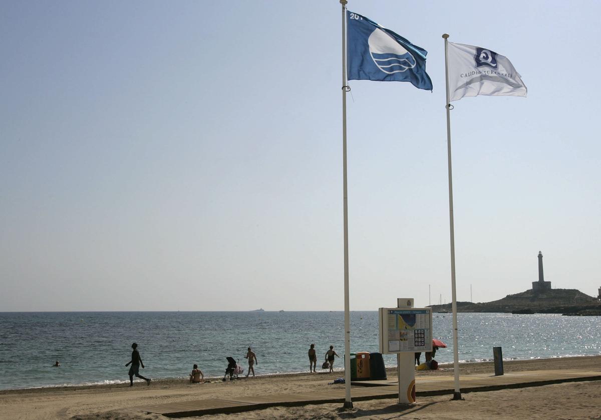 La Región de Murcia sumará este verano 36 banderas azules en playas y puertos, tres más que en 2024