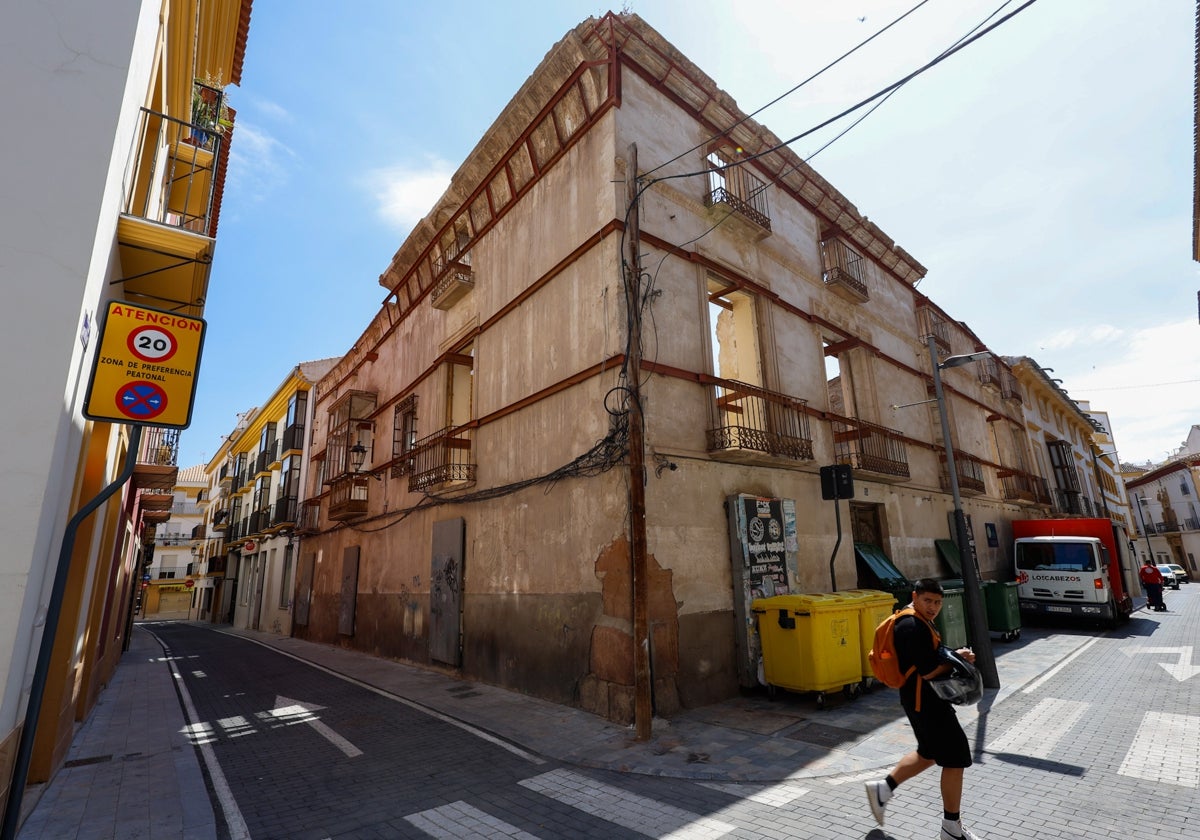 Solar de la calle Álamo en el que se iniciará en breve la excavación previa a la edificación.