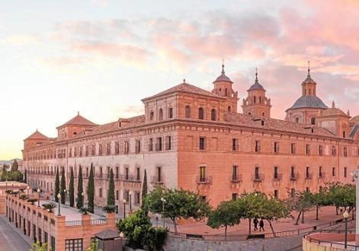 Repique de campanas en la UCAM por la elección del nuevo Papa