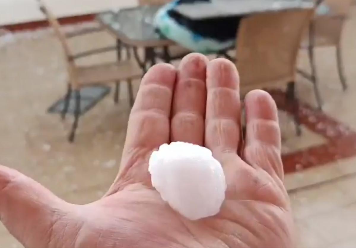 La tormenta deja una fuerte granizada en Jumilla y desborda ramblas en la Región de Murcia