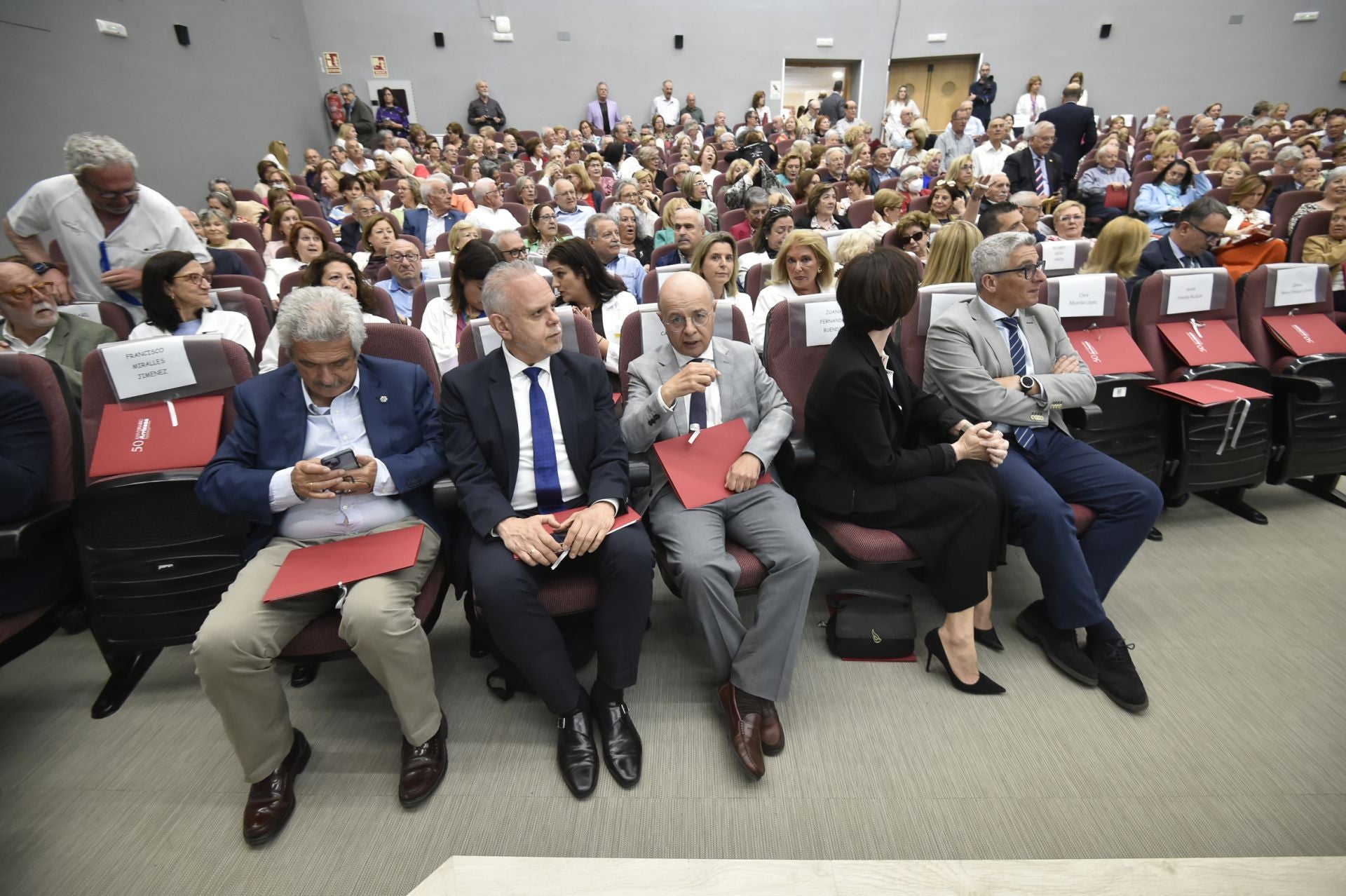 En imágenes, el homenaje a los trabajadores de La Arrixaca por su 50 aniversario