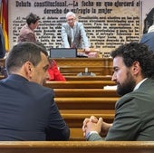Hugo Morán, en el centro, antes de la comparecencia en el Senado. En primer plano, el senador popular Díez de Revenga y el alcalde de La Unión, Joaquín Zapata.