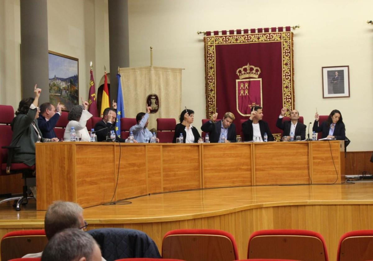 Los grupos políticos de yecla cierran filas para reivindicar más agua al ministerio | la verdad