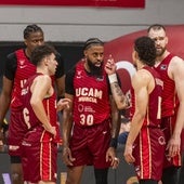 Rabebaugh indica algo a sus compañeros durante el partido del domingo ante el Manresa.