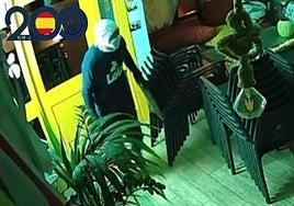 La imagen de uno de los delitos, captada por una cámara de seguridad.