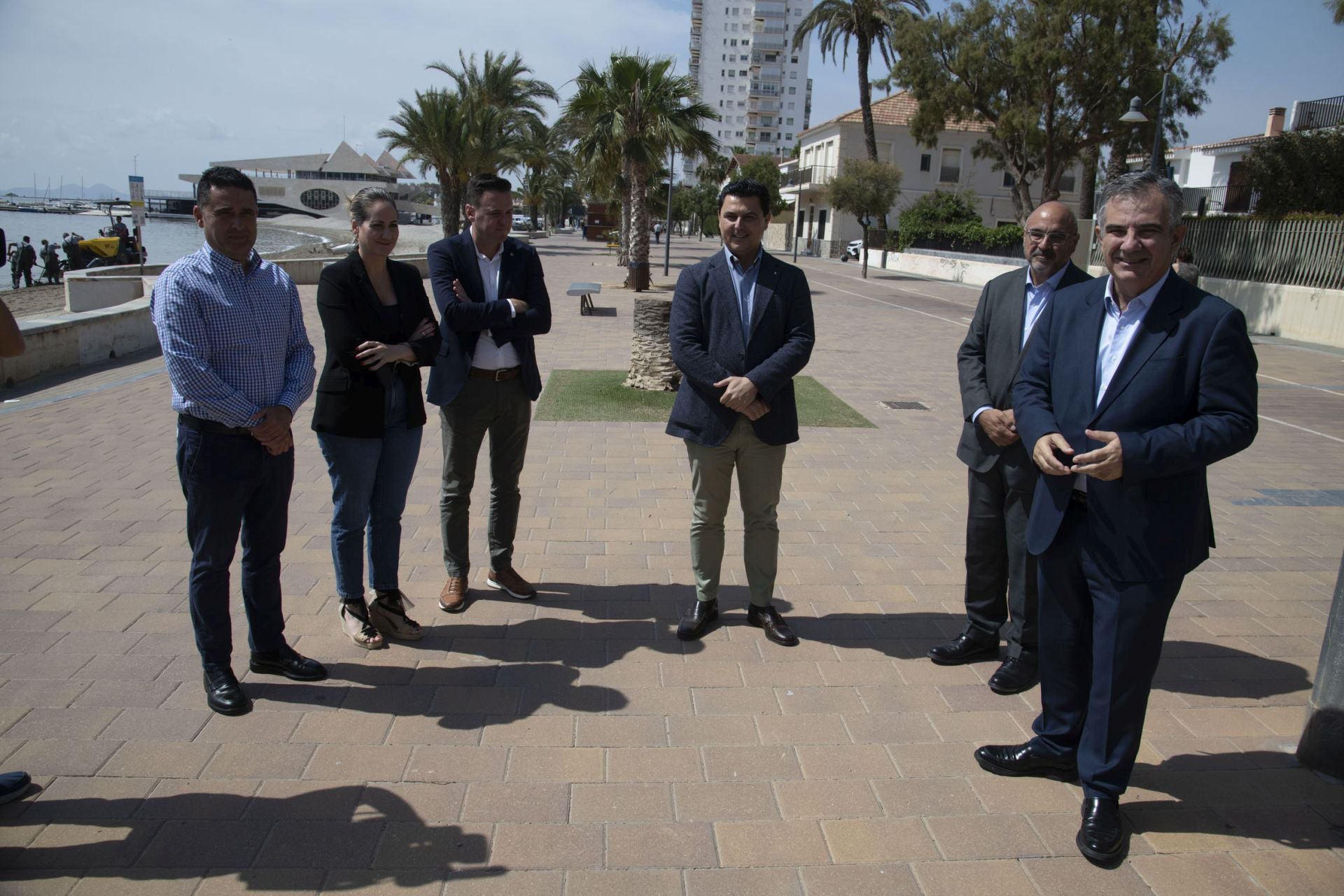 Retirada de biomasa en el Mar Menor, en imágenes