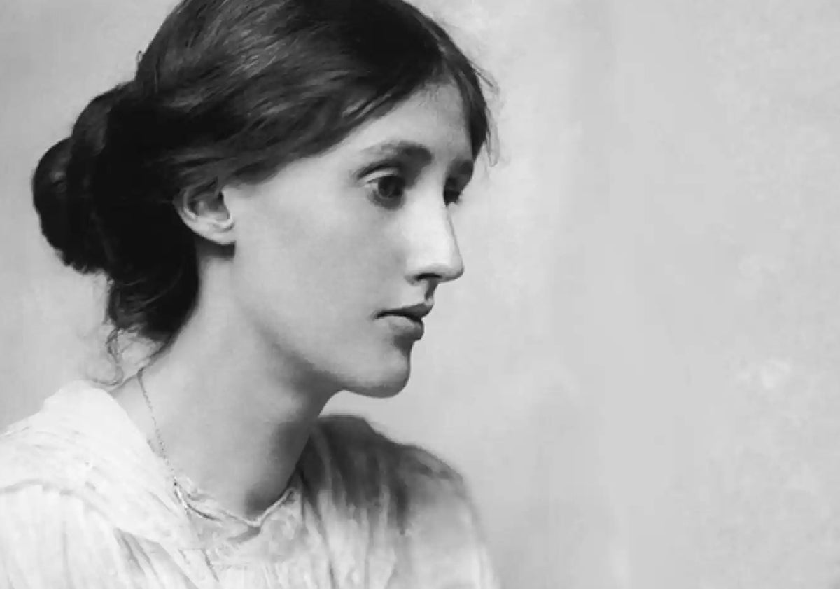 Imagen principal - Virginia Woolf, escritora y crítica británica. 