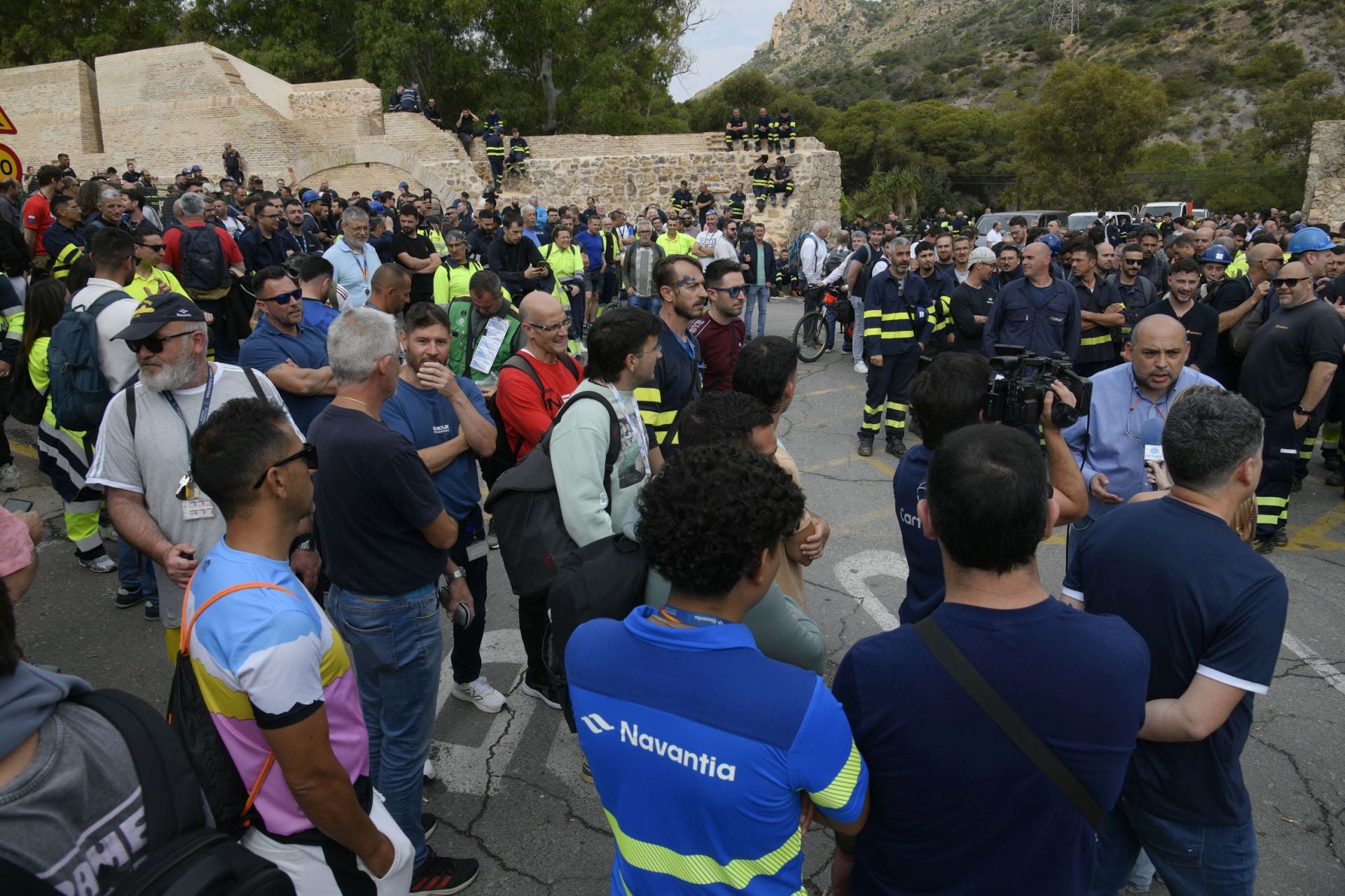 Los trabajadores de Navantia Cartagena se concentran a las puertas de la factoría, en imágenes