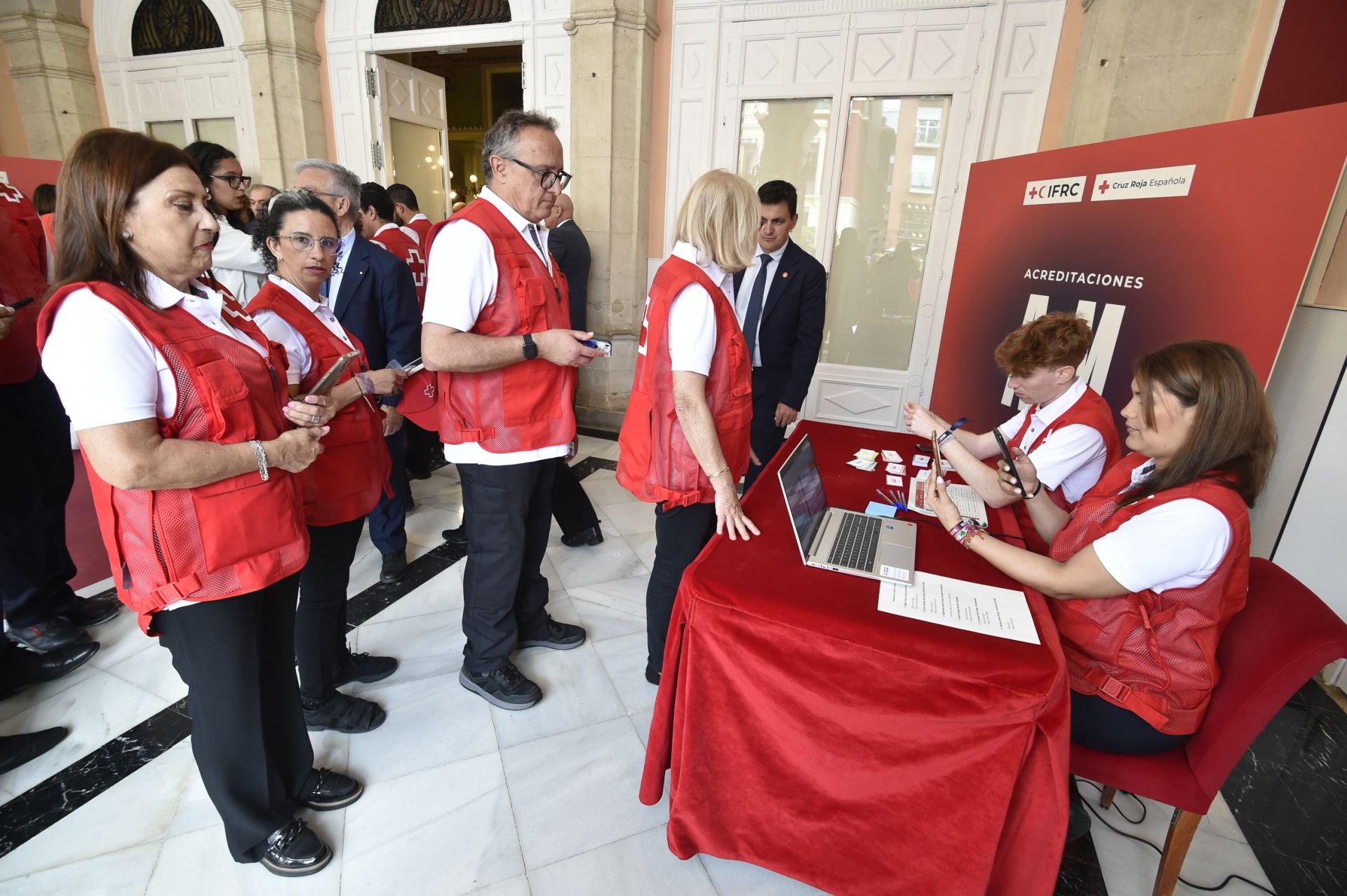 El acto de entrega en Murcia de los premios de Cruz Roja, en imágenes