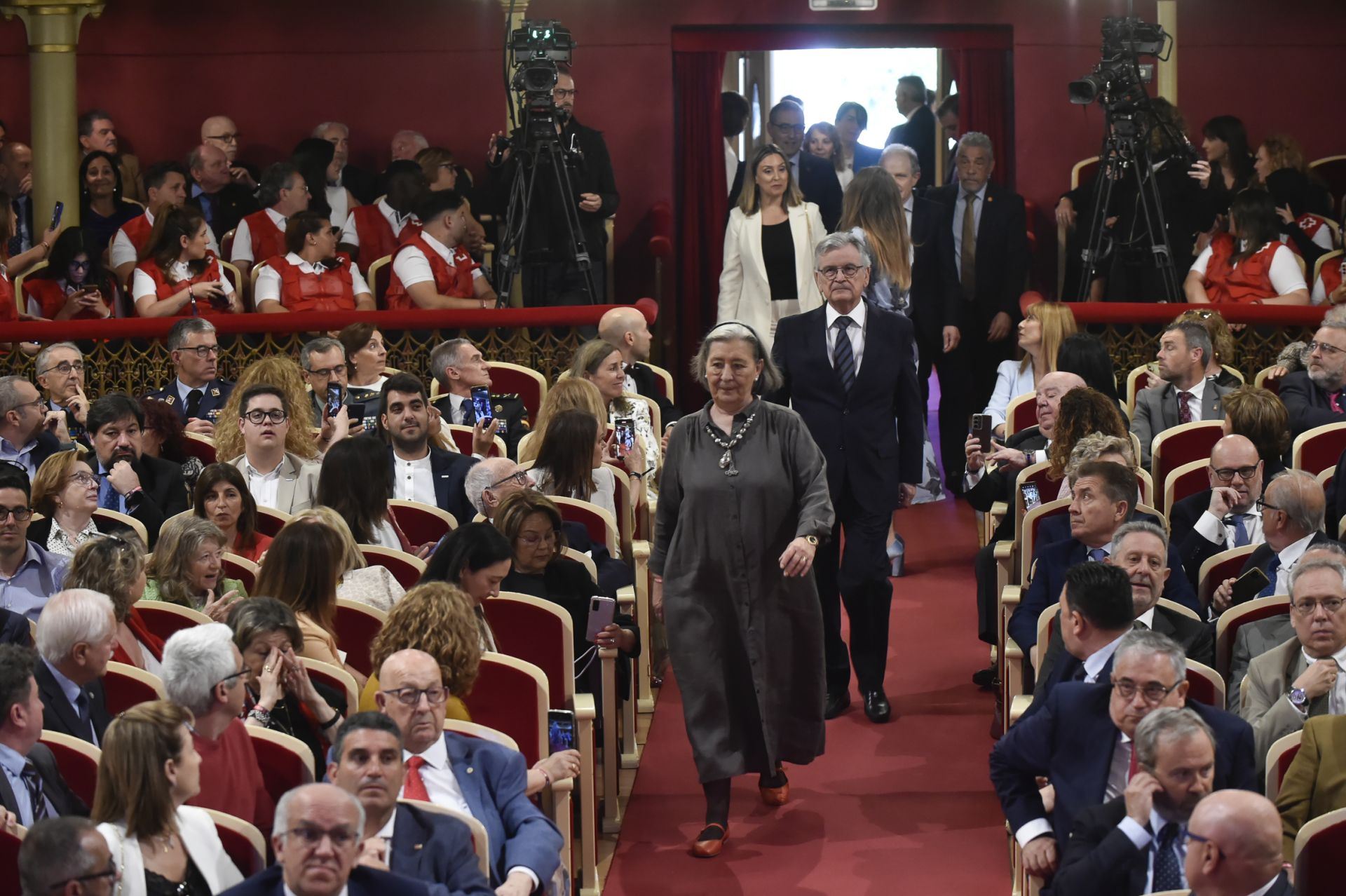 El acto de entrega en Murcia de los premios de Cruz Roja, en imágenes