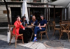 Eugenia Martínez, Amor Costa, María Martínez y Marta García, cuatro de las doce organizadoras de Demoleer.
