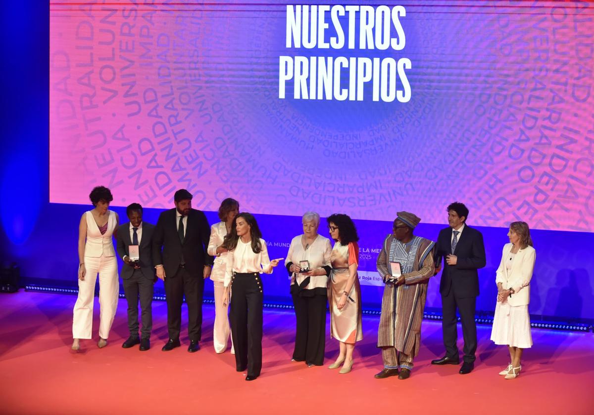 El acto de entrega en Murcia de los premios de Cruz Roja, en imágenes | La Verdad
